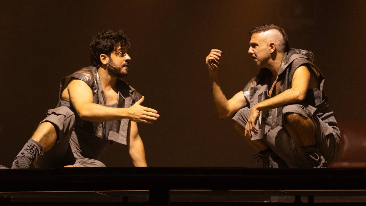 Mais do que remontar um clássico, o espetáculo transforma o próprio espaço em parte da dramaturgia; encenação ocupa o canteiro de obras do antigo cinema do Copan.