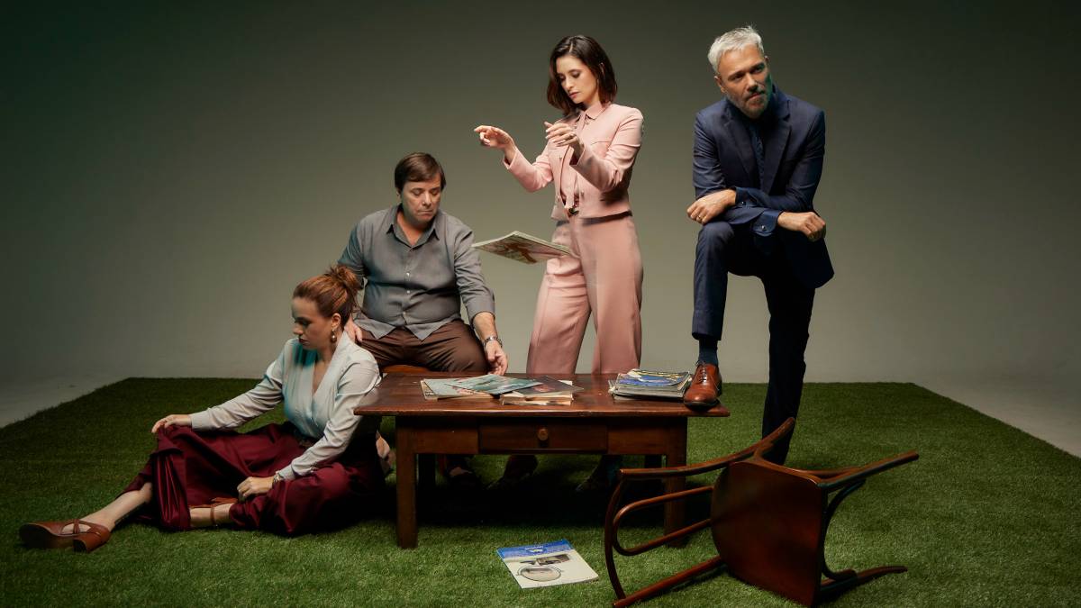 'O Deus da Carnificina', da dramaturga francesa Yasmina Reza, ganha uma nova montagem brasileira sob direção de Rodrigo Portella; espetáculo está em cartaz no Rio de Janeiro.