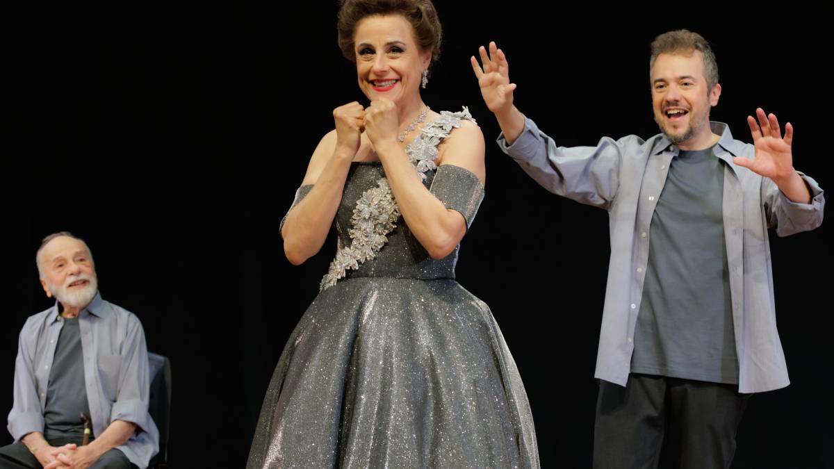 Em cena, o ator revive não apenas a figura pública da cantora, mas a mulher por trás do mito: contraditória, intensa e indomável; montagem reúne nomes de diferentes gerações.