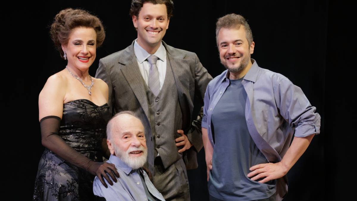 É desse amor antigo e definitivo que nasceu 'Minha Estrela Dalva', espetáculo escrito por Borghi como uma espécie de reencontro com a artista que marcou sua trajetória pessoal e teatral.