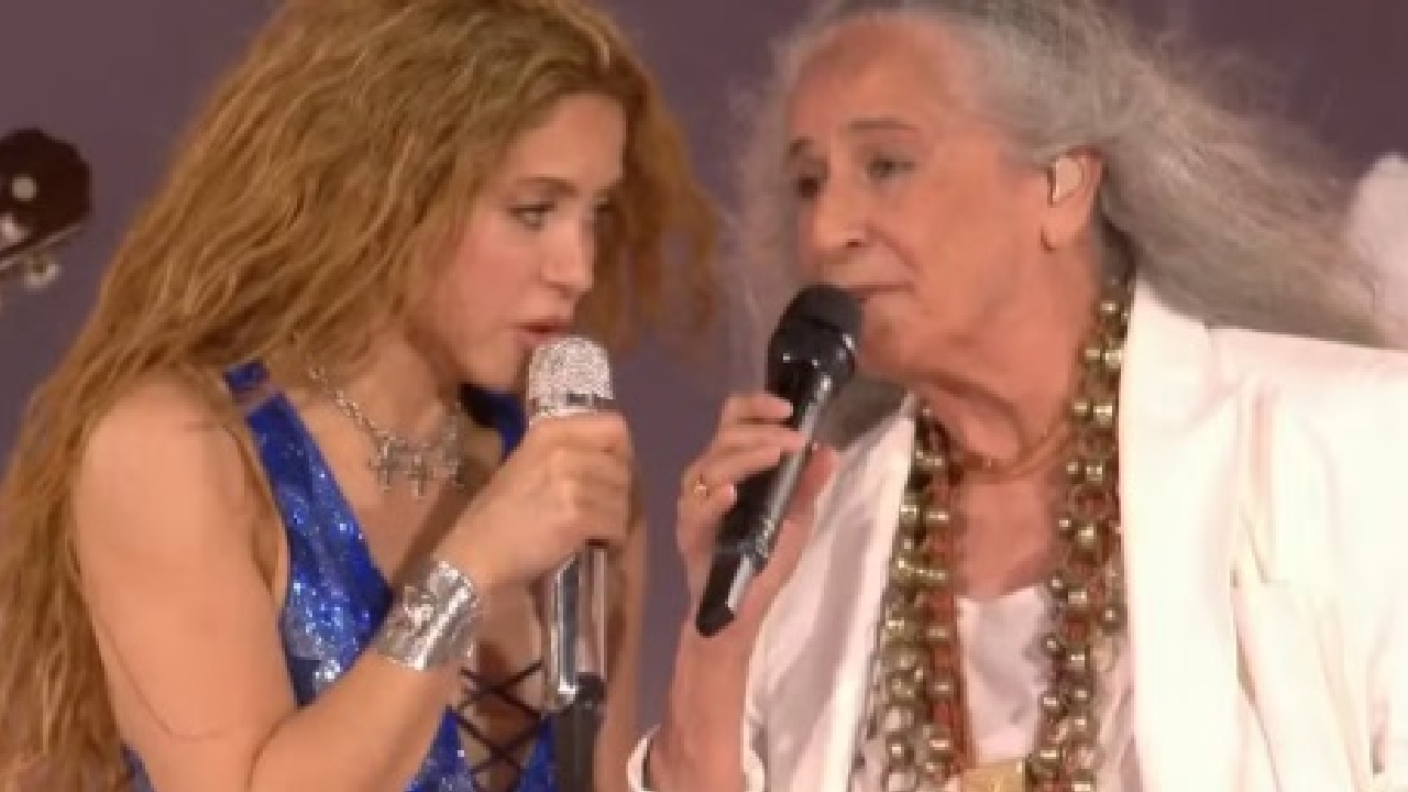 Shakira e Maria Bethânia no 'Todo Mundo no Rio' neste sábado (2/5). Foto: Reprodução/TV Globo