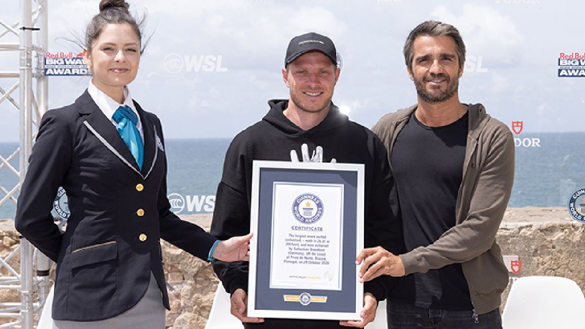 O alemão Sebastian Steudtner surfou a maior onda do mundo em Nazaré