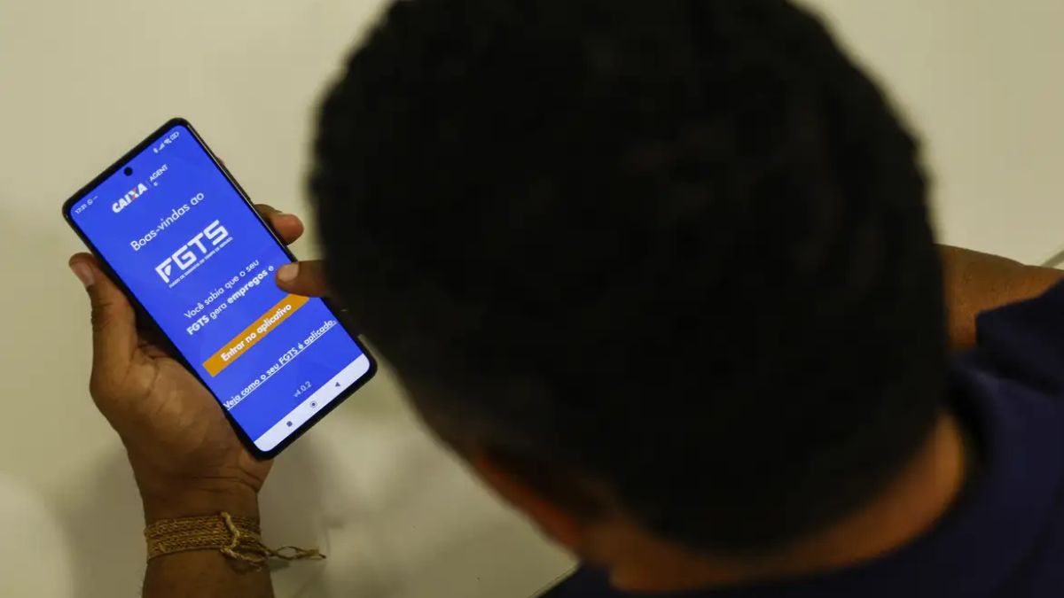 A praticidade do autoatendimento digital exige atenção redobrada com os prazos finais. Informar o saque do fundo de garantia dentro do período regulamentar garante o lugar nos primeiros lotes de restituição. Joédson Alves/Agência Brasil