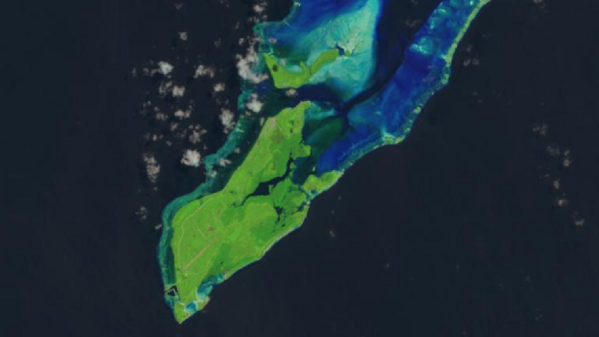 Ilha de Palau atrai visitantes por unir natureza preservada e memórias de uma batalha histórica (Foto: Nasa/ Wikimedia Commons)