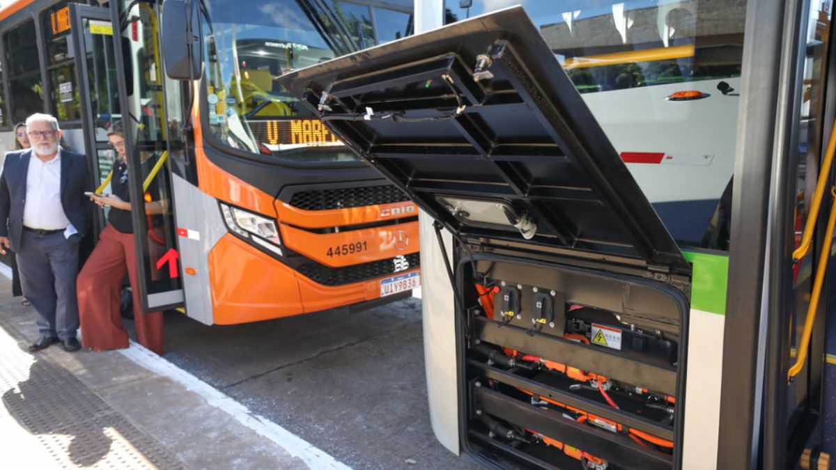 A tecnologia chinesa da CRRC chega à capital federal, somando 45 novos ônibus elétricos à frota que atende a Área 1 do DF. Paulo H. Carvalho/Agência Brasília
