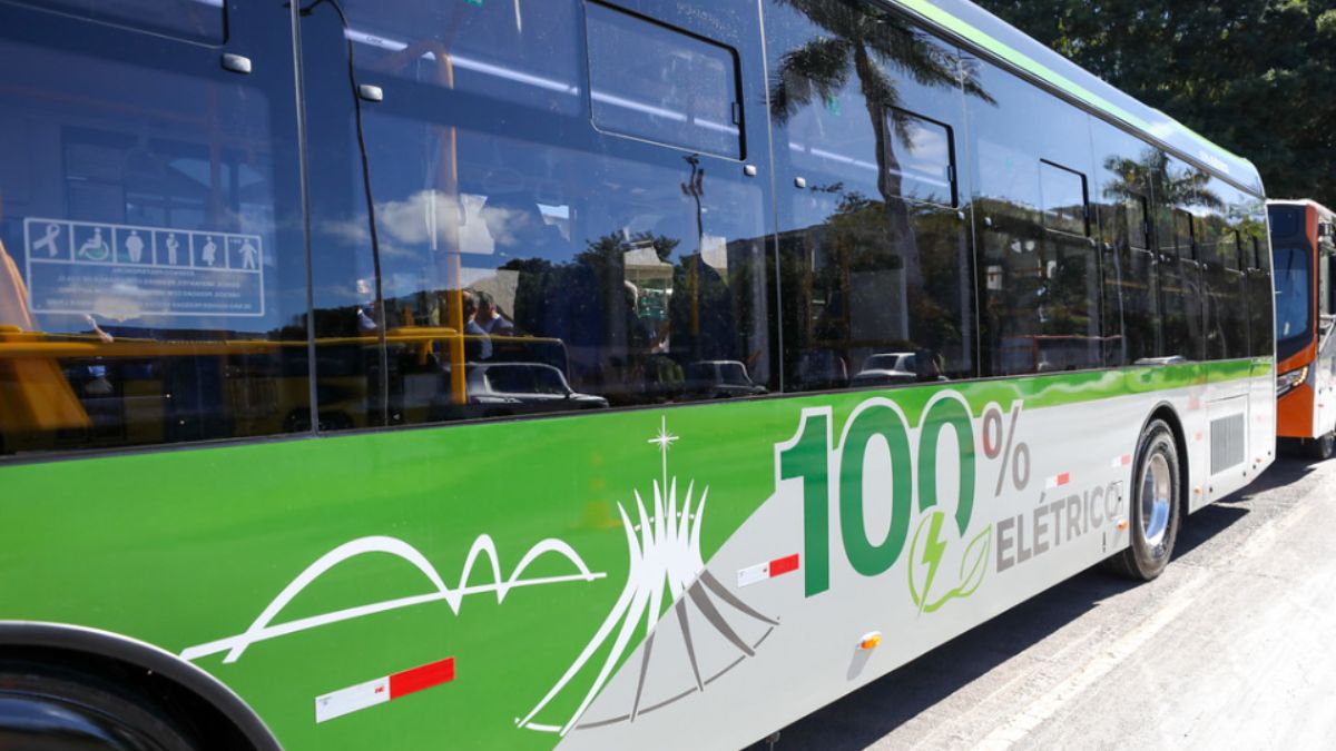 Com a entrega, a frota de ônibus elétricos no Distrito Federal ganha reforço significativo, beneficiando milhares de usuários diariamente. Paulo H. Carvalho/Agência Brasília