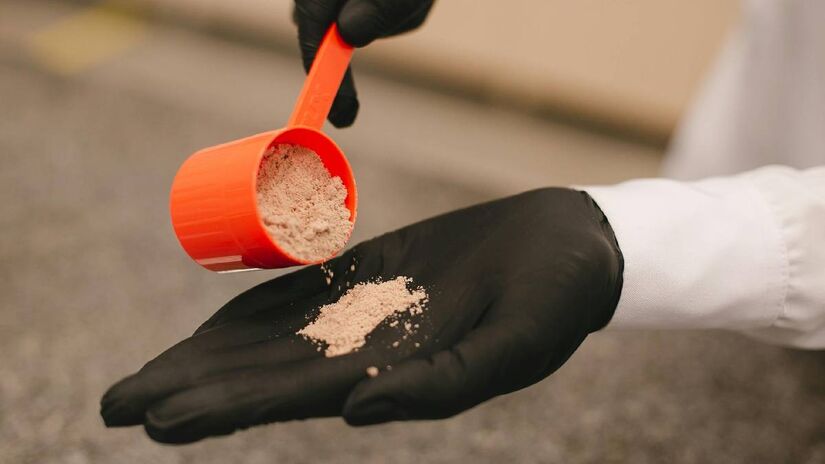 Especialistas advertem que promessas de "aceleração do metabolismo" por cápsulas raramente possuem respaldo científico. Foto: Banco de imagens