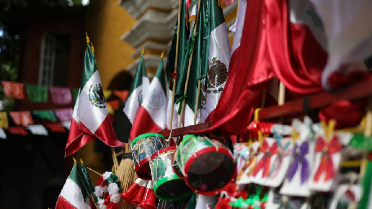 Proibição de Estilização: Alterar a forma (como arredondar as bordas) é considerado um desrespeito à tradição e à cultura do país. (Fotos: Pexels)