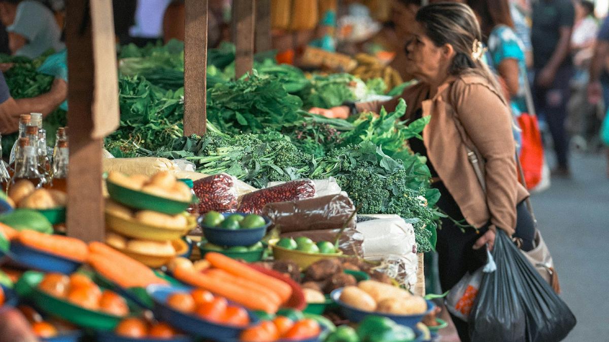 Grãos integrais e leguminosas, como o feijão e a lentilha, formam a base perfeita para um metabolismo protegido. Foto: Pexels