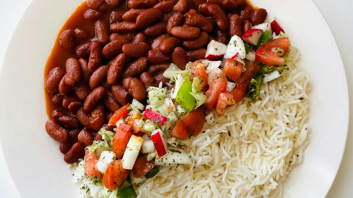A dupla mais famosa da culinária nacional nasceu da união entre influências indígenas, africanas e portuguesas (Foto: Pexels)