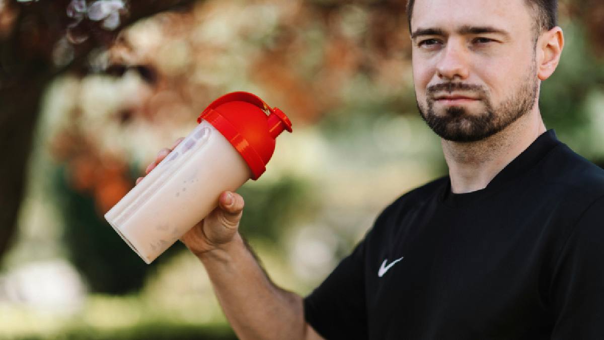 Consultar um nutricionista ajuda a ajustar a dose de suplementação proteica às necessidades individuais de cada organismo. Foto: Pexels