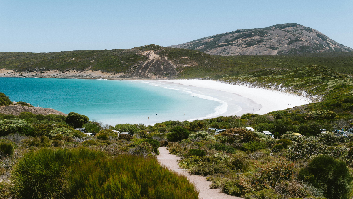 3- Com mar transparente e ondas perfeitas, Wharton Beach virou um dos destinos mais desejados da Austrália em 2026 (Foto: Pexels)