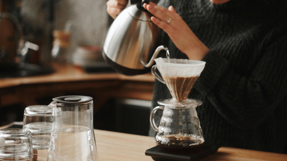 Falta de sono afeta o cérebro, mas a cafeína pode ajudar a reduzir os impactos, diz pesquisa (Foto: Pexels)
