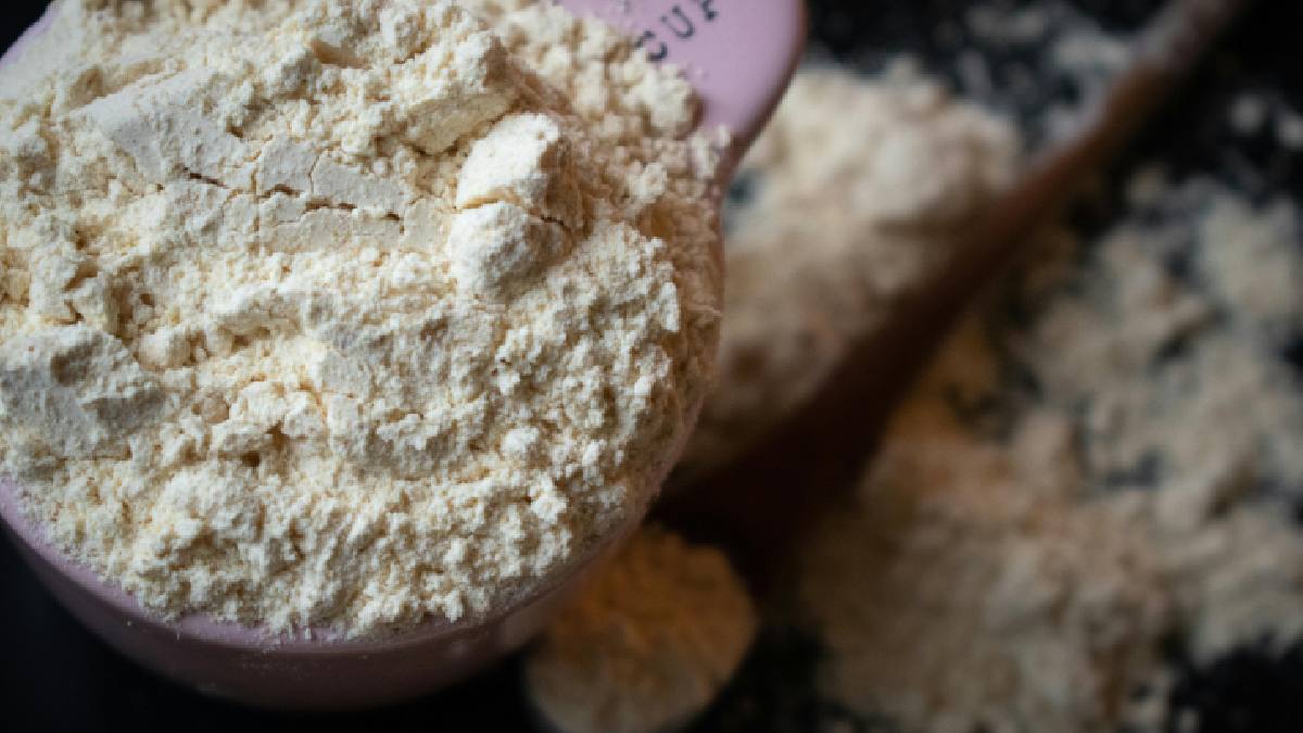 Suplementos proteicos auxiliam na recuperação muscular e no ganho de massa magra quando aliados a uma rotina de exercícios. Foto: Pexels
