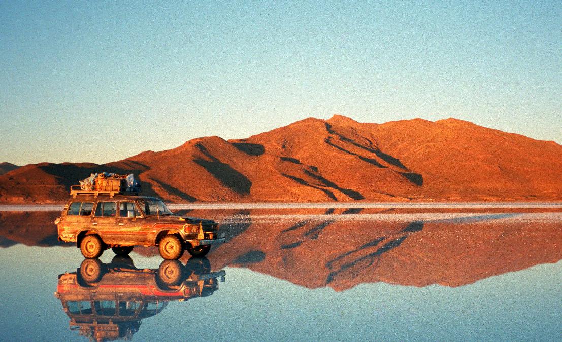Estradas desafiadoras em meio a paisagens extremas atraem turistas em busca de aventura e adrenalina. Foto: Pexels