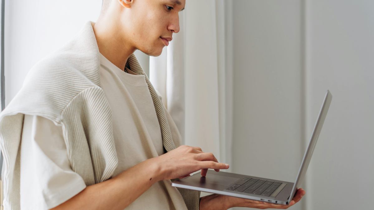 Escolher o notebook ideal exige atenção a detalhes que vão muito além do preço e da marca do aparelho. Foto: Pexels