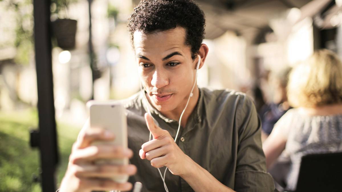 Aquela taxa que você pagava apenas para o tabelião atestar quem você é foi substituída por uma tecnologia gratuita e altamente segura.