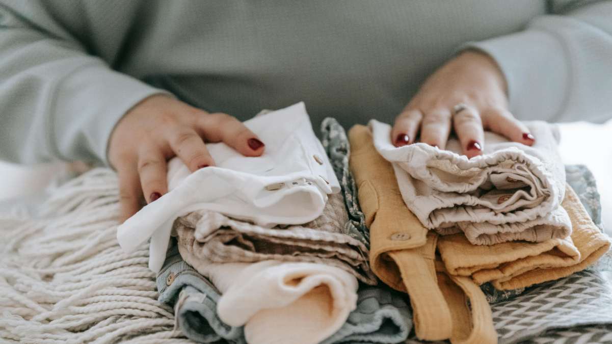 Misturas caseiras podem salvar peças manchadas sem gastar quase nada (Foto: Pexels)