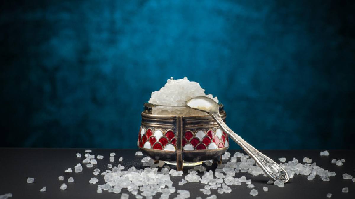 Especialistas reforçam que a troca do sal comum não libera o consumo exagerado nas refeições. Foto: Pexels