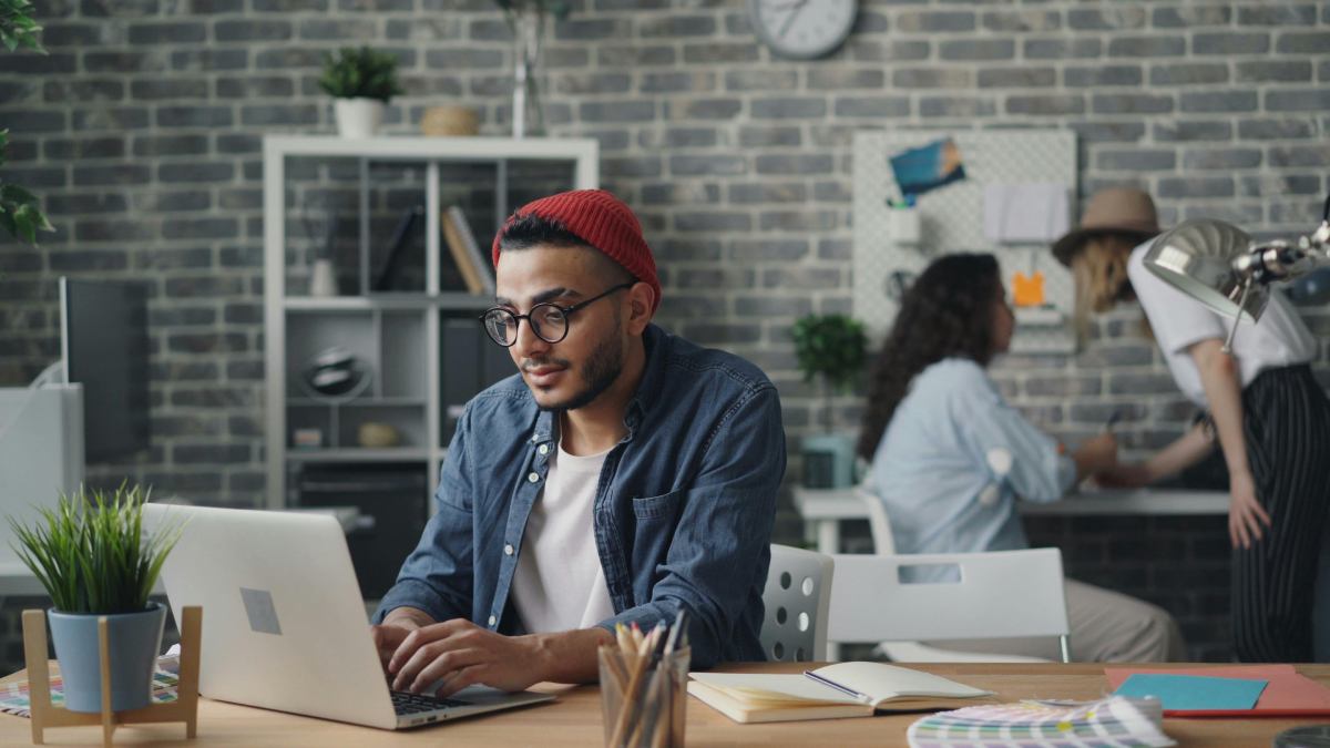 O armazenamento em SSD se tornou um item indispensável para quem busca inicialização rápida e agilidade nos programas. Foto: Pexels