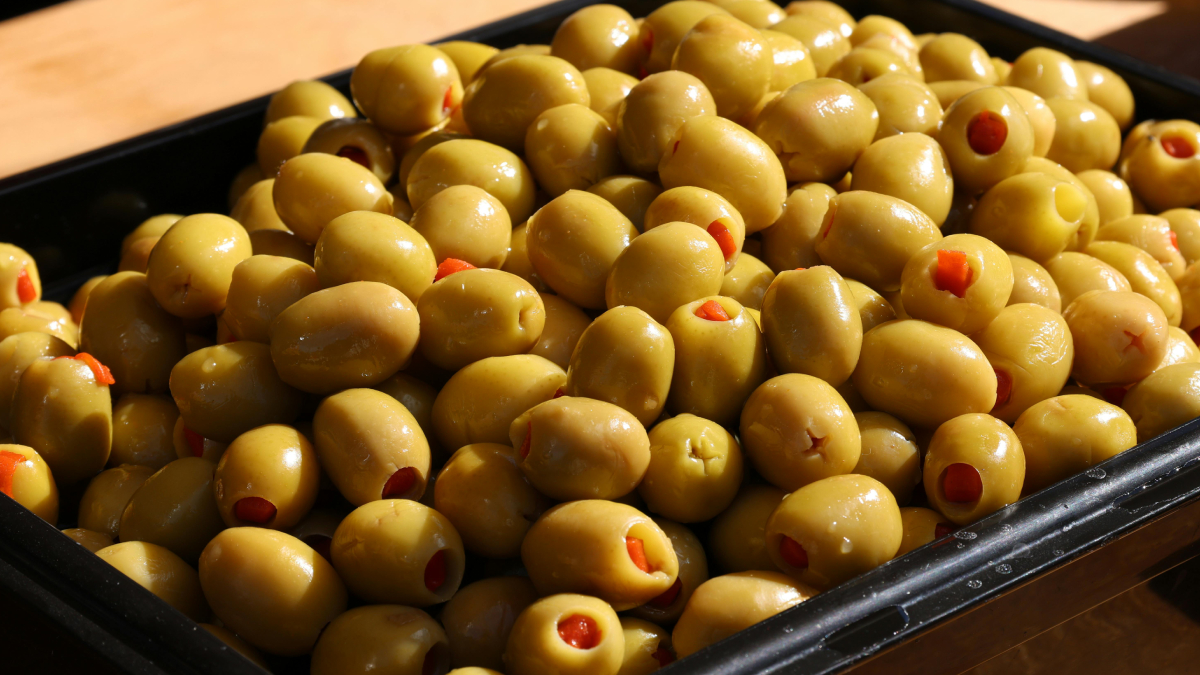 Símbolo do Mediterrâneo, a árvore ganha espaço no paisagismo brasileiro e pode produzir frutos em vasos (Foto: Pexels)