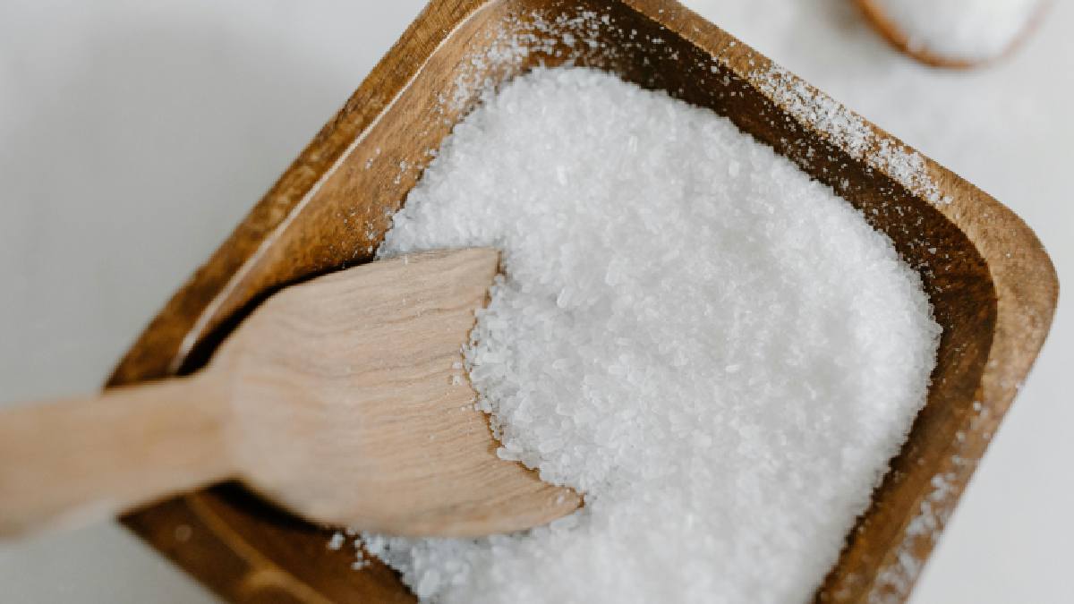 Reduzir o consumo de alimentos ultraprocessados ajuda a diminuir a ingestão diária de sódio. Foto: Pexels