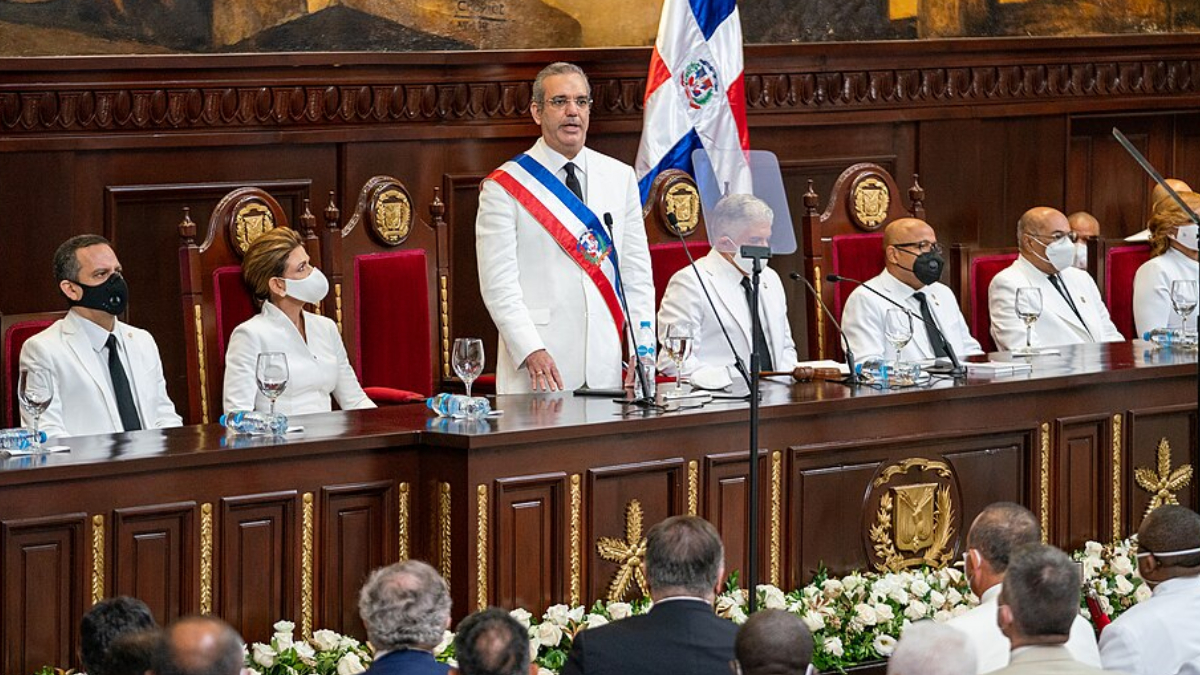 3- Luis Abinader mantém forte aprovação popular impulsionado pelo crescimento do turismo e da economia dominicana (Foto: Wikimedia Commons)