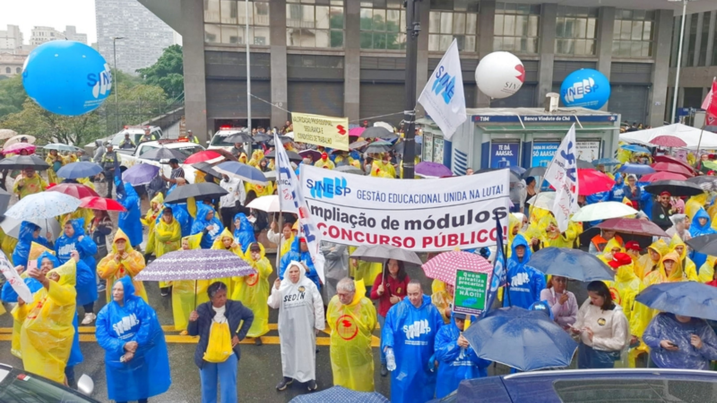 Depois, o ato seguiu por outros pontos da região central/Graça Donegati/Sinpeem