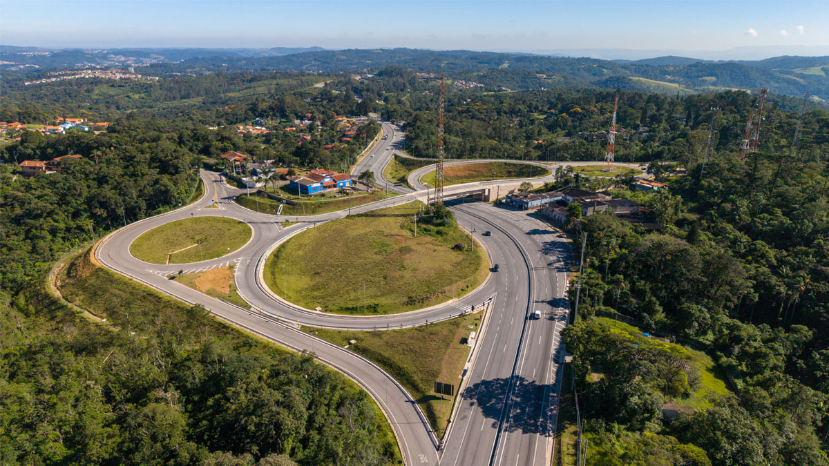 Foram implantados 12 dispositivos de acesso e retorno ao longo da rodovia - Divulgação/ViaOeste
