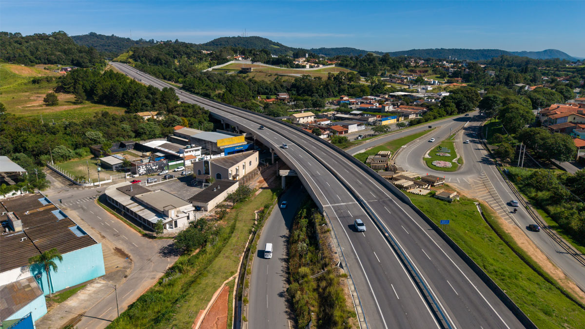 Com cerca de 36 quilômetros de extensão, a rodovia passou a contar com duas pistas em cada sentido - Divulgação/ViaOeste