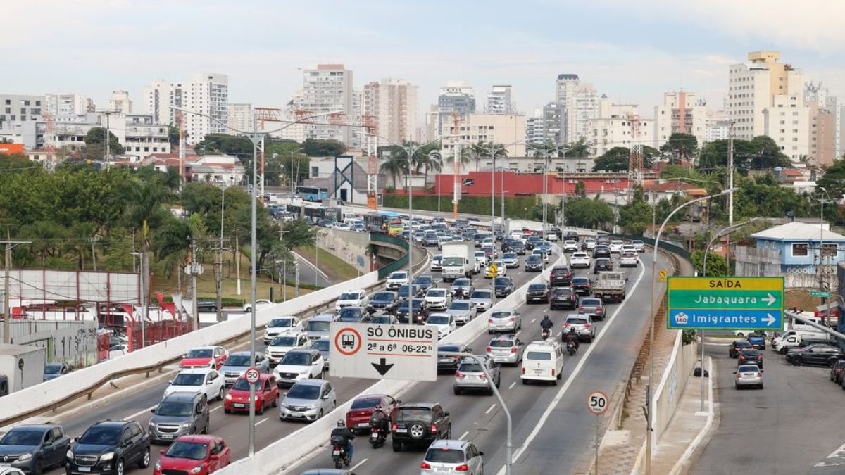 Cidades precisam equilibrar a renúncia fiscal do IPVA com os custos de manutenção das vias. Rovena Rosa/Agência Brasil