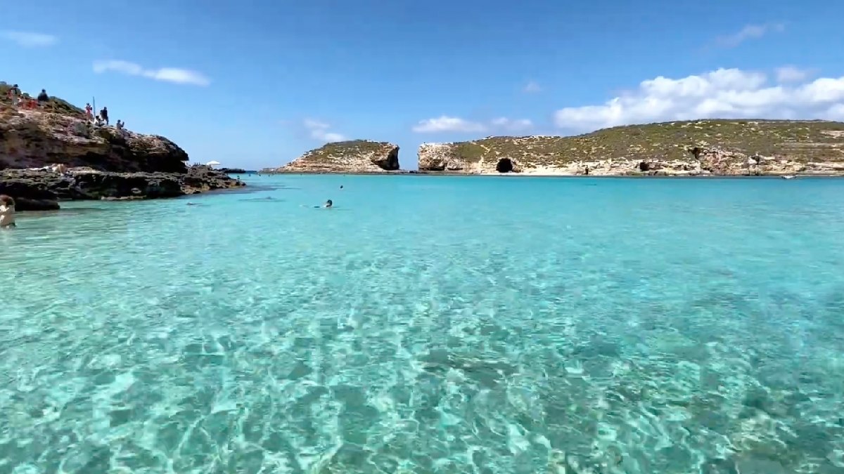 Estruturas milenares revelam a presença de civilizações antigas em meio a cenários naturais. Foto: Reprodução/YT