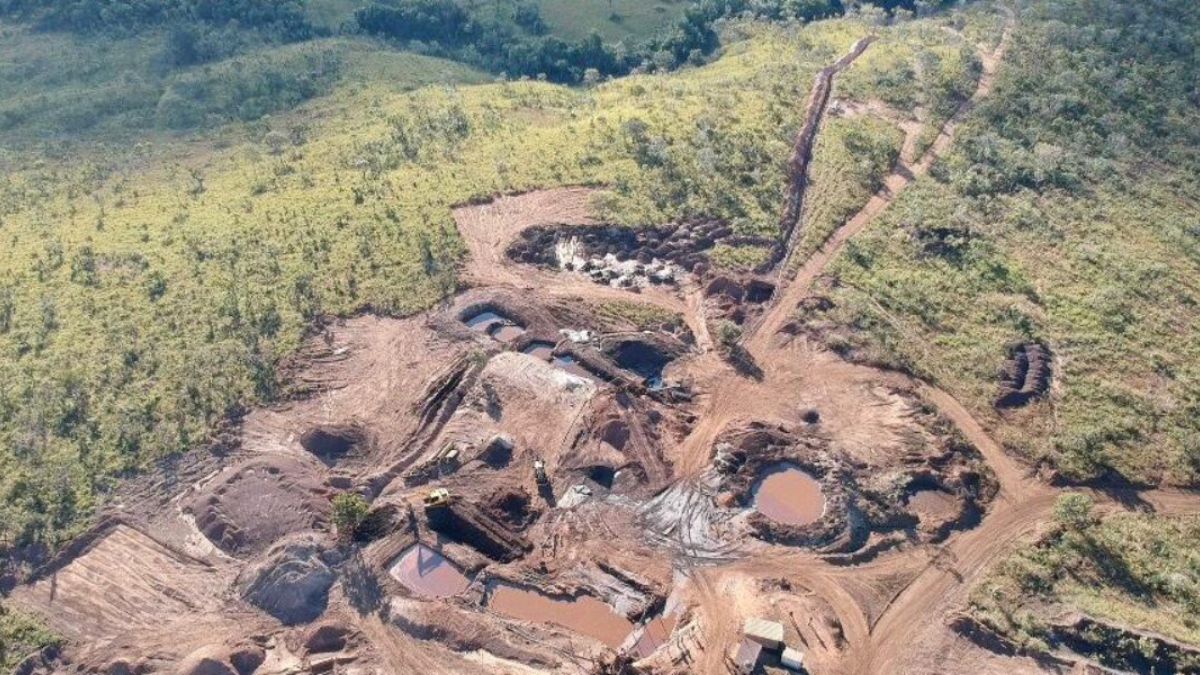 Processos de extração de minerais estratégicos exigem monitoramento rigoroso para evitar a degradação de áreas de conservação em Goiás. Reprodução/SEMAD