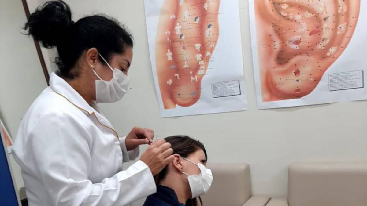 Reconhecida como especialidade médica no Brasil, a técnica vai muito além do misticismo e possui base científica. Foto: Banco de imagens