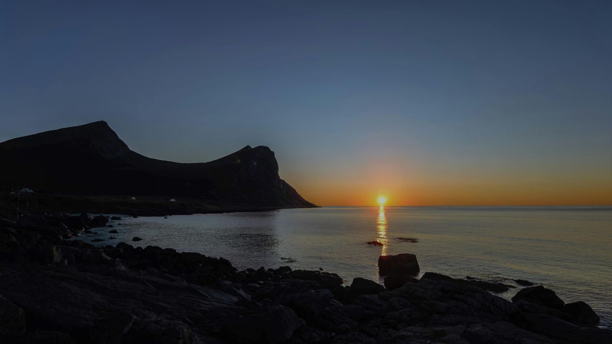 Em Utqiagvik, o Sol pode continuar acima do horizonte durante a madrugada, criando um dos fenômenos mais curiosos do verão ártico (Foto: Pexels)