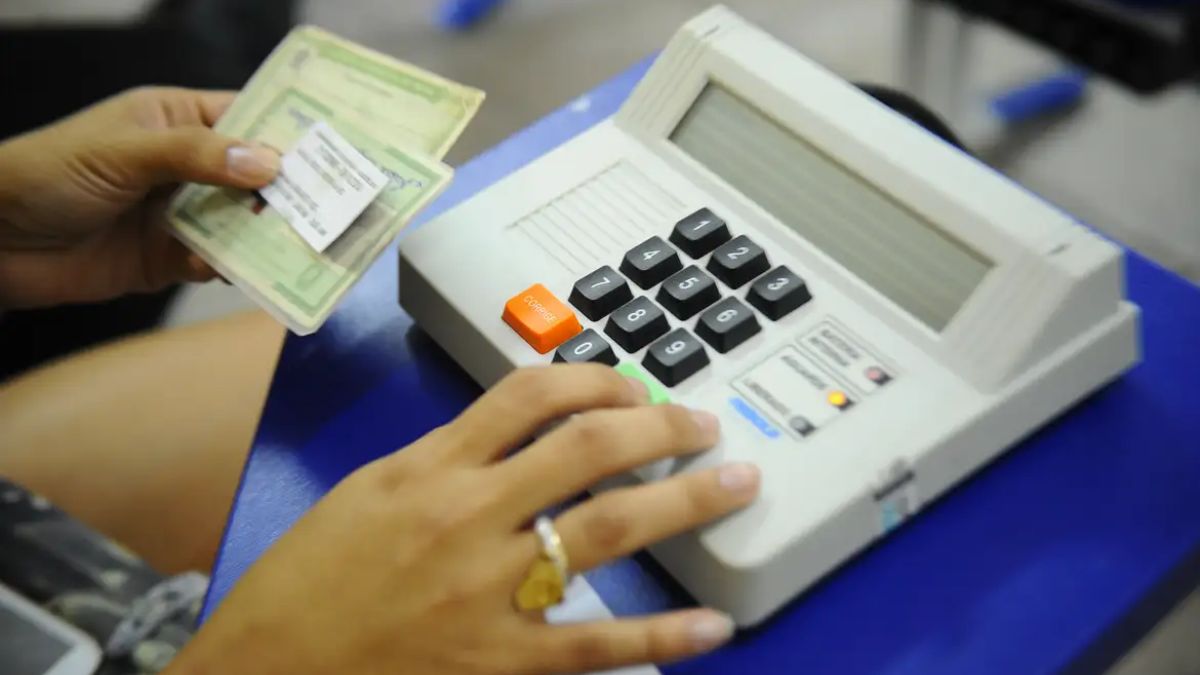 A apresentação de qualidades pessoais é permitida, mas o uso de "palavras mágicas" que induzam ao voto pode invalidar a candidatura. Tânia Rêgo/Agência Brasil