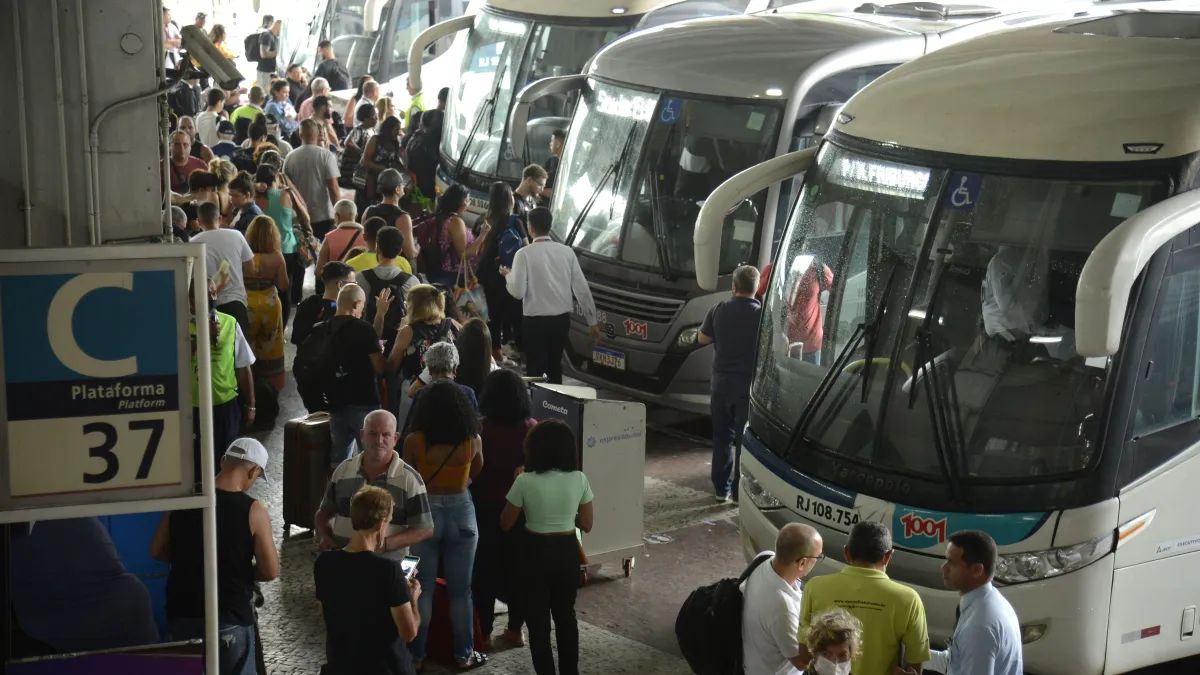 O aumento do rigor na fiscalização documental visa padronizar o fluxo de passageiros em trajetos intermunicipais e interestaduais. Tomaz Silva/Agência Brasil