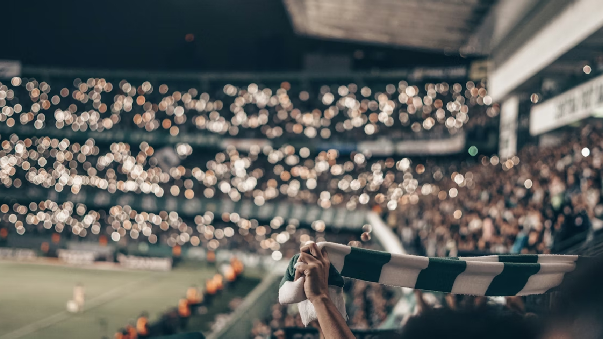 O icônico som das vuvuzelas, que marcou a Copa de 2010, não será permitido em 2026. Além delas, apitos, cornetas e alto-falantes estão proibidos - (Emerson Vieira/Unsplash)