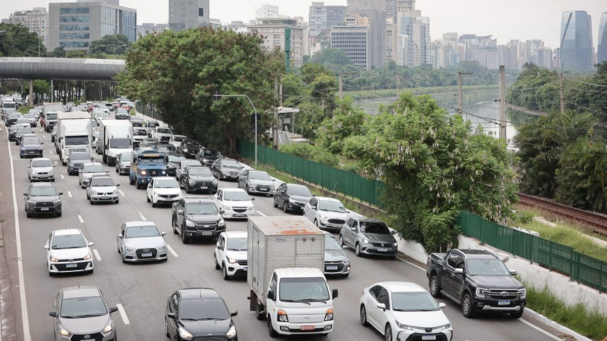 Segundo dados de 2023 publicados pelo portal da Prefeitura, a medição da capital baseia-se no tradicional Monitrans, operado desde a década de 80, e no indicador CET-Waze, adotado em 2020 - Foto: Governo de São Paulo