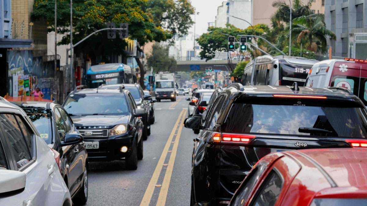 Ambos os índices monitoram os mesmos 868 km de corredores estratégicos, mas a tecnologia do aplicativo demonstra ser três vezes mais sensível ao captar dados em tempo real dos usuários - Foto: Governo de São Paulo