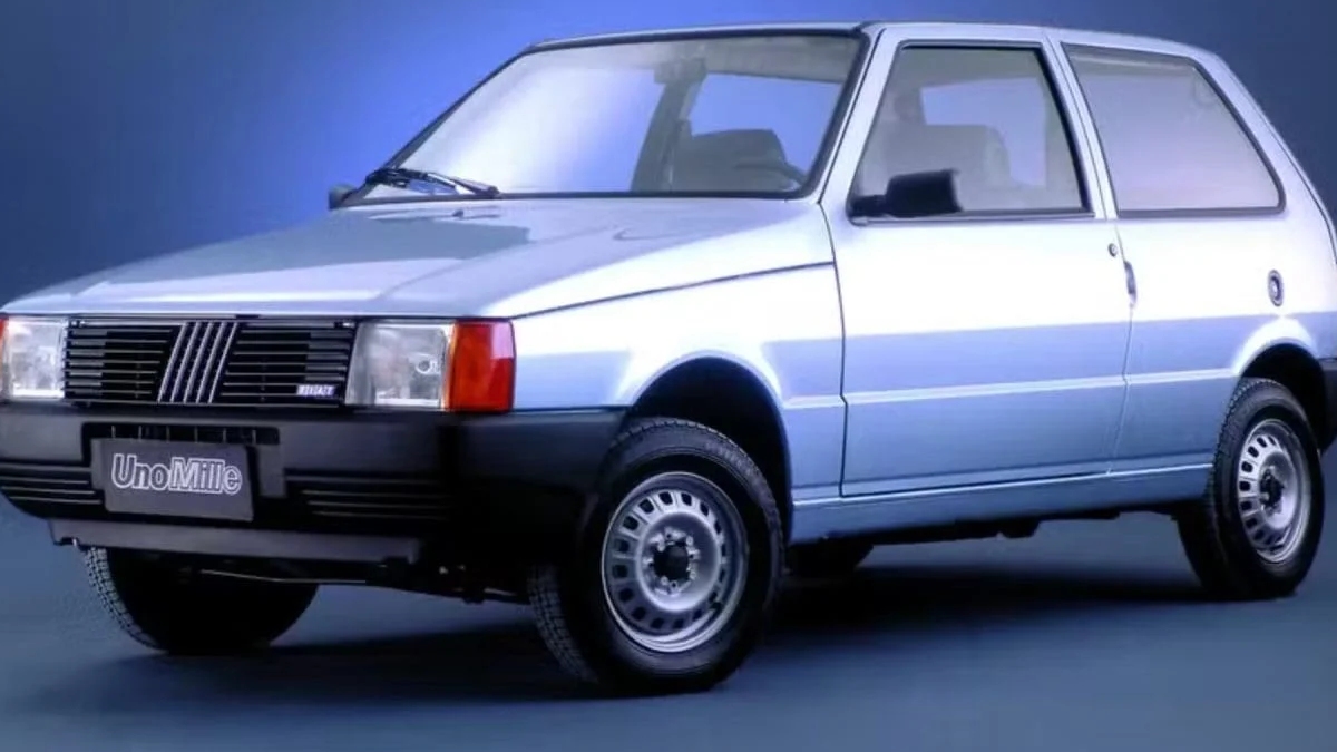 Fiat Uno Mille: o pioneiro do segmento no Brasil, lançado em 1990, destaca-se pelo baixo consumo e robustez. Atualmente, um modelo do ano 1990 tem preço médio de R$ 5.384 pela Tabela Fipe - (Divulgação)