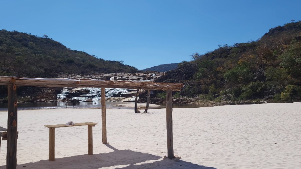 A região também possui quedas d'água como Cachoeira do Triângulo, Cachoeira das Andorinhas e Poço das Sereias