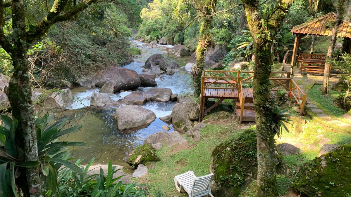Visconde de Mauá (RJ): Localizada na região serrana, a vila funciona como um verdadeiro refúgio de natureza, cercada por cachoeiras, trilhas e jantares à luz de velas. Foto: Wikimedia Commons