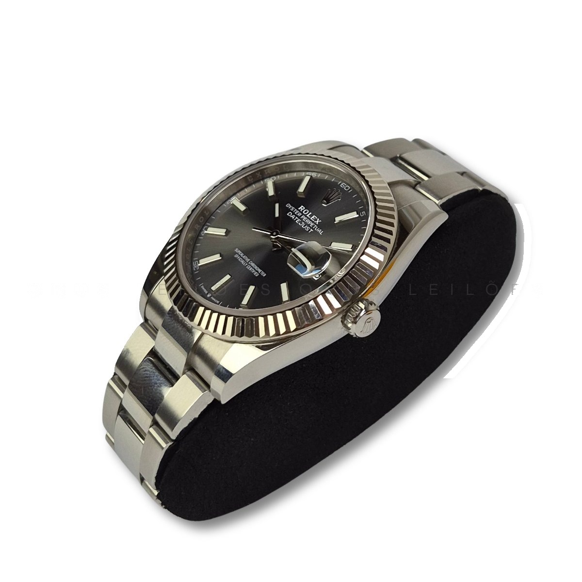 Relógios de luxo de marcas como Rolex, Cartier, Omega e TAG Heuer serão leiloados online nesta terça-feira (12/4).