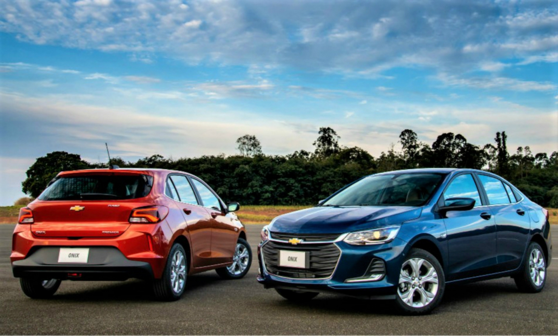 Os Chevrolet Onix e Onix Plus vêm também com motor 1.0 e cãmbios manual ou automático Macaque in the trees