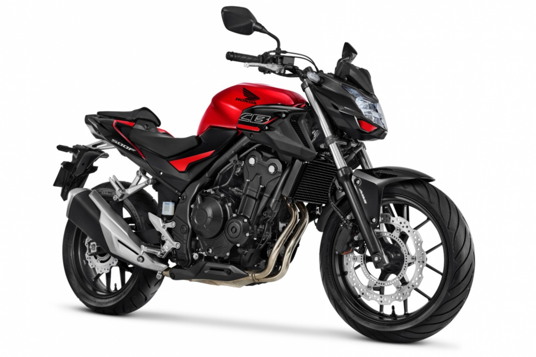 Tanto a Honda 500F quanto a 500X têm motor bicilíndrico, com novos comandos de válvulas e dutos de escape redesenhados Macaque in the trees