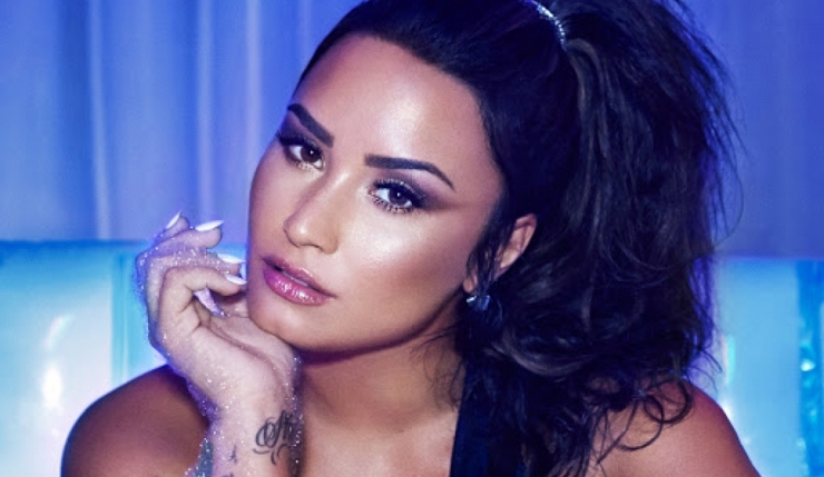 Demi Lovato é uma das atrações do dia 4 de setembro Macaque in the trees