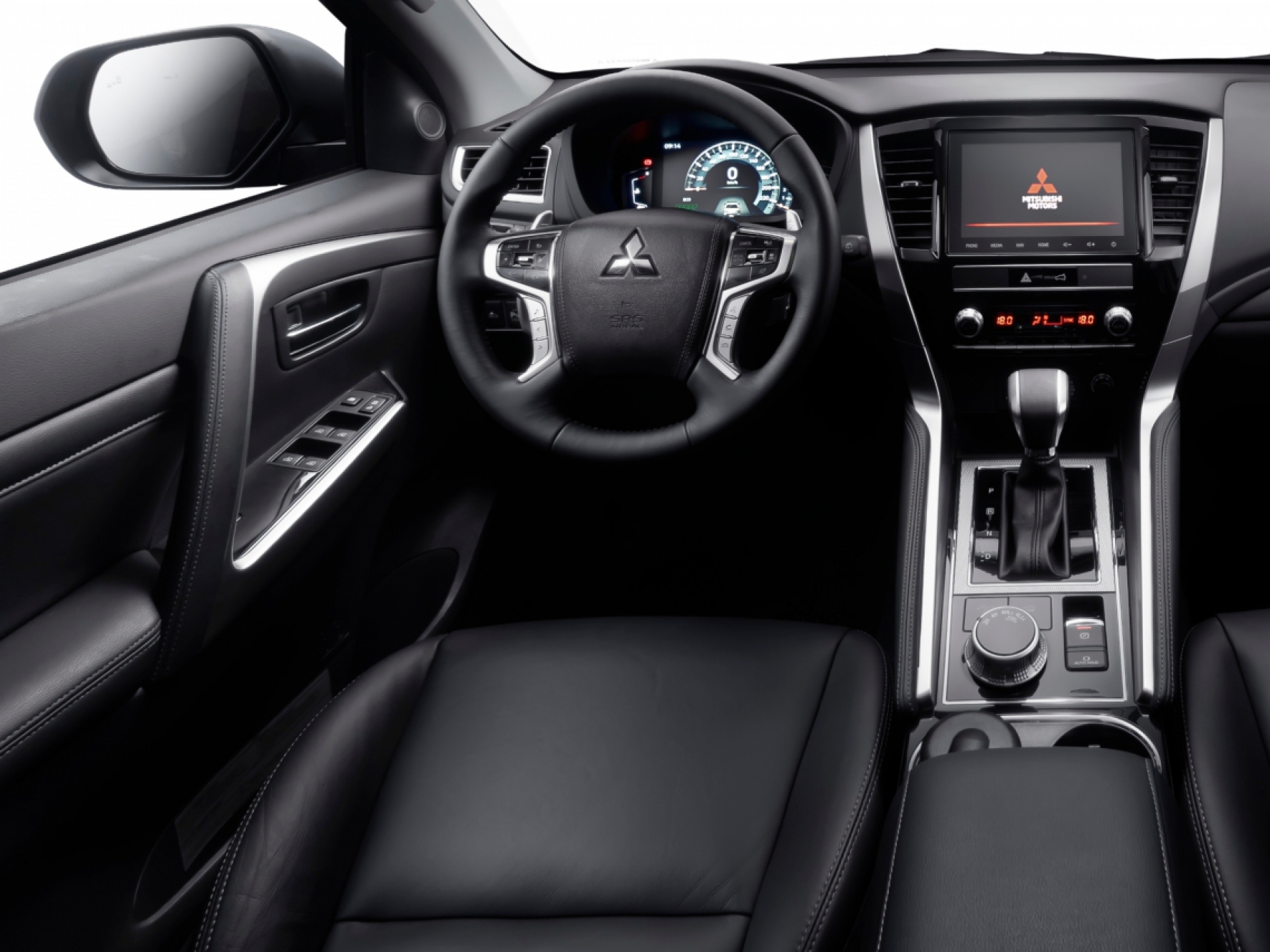 Mitsubishi Pajero Sport HPE-S Macaque in the trees