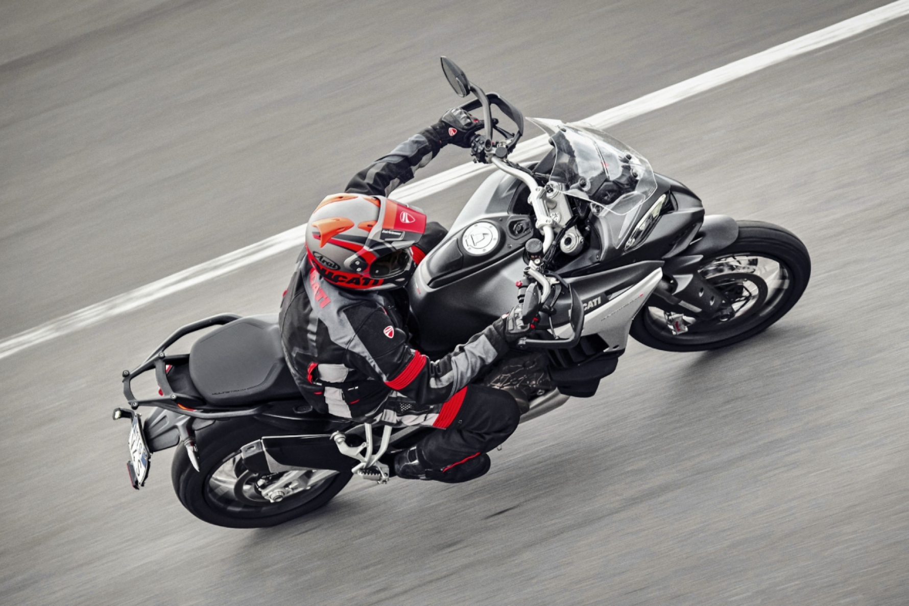 O novo modelo da Ducati é o único no mundo que vem com radares na dianteira e traseira Macaque in the trees
