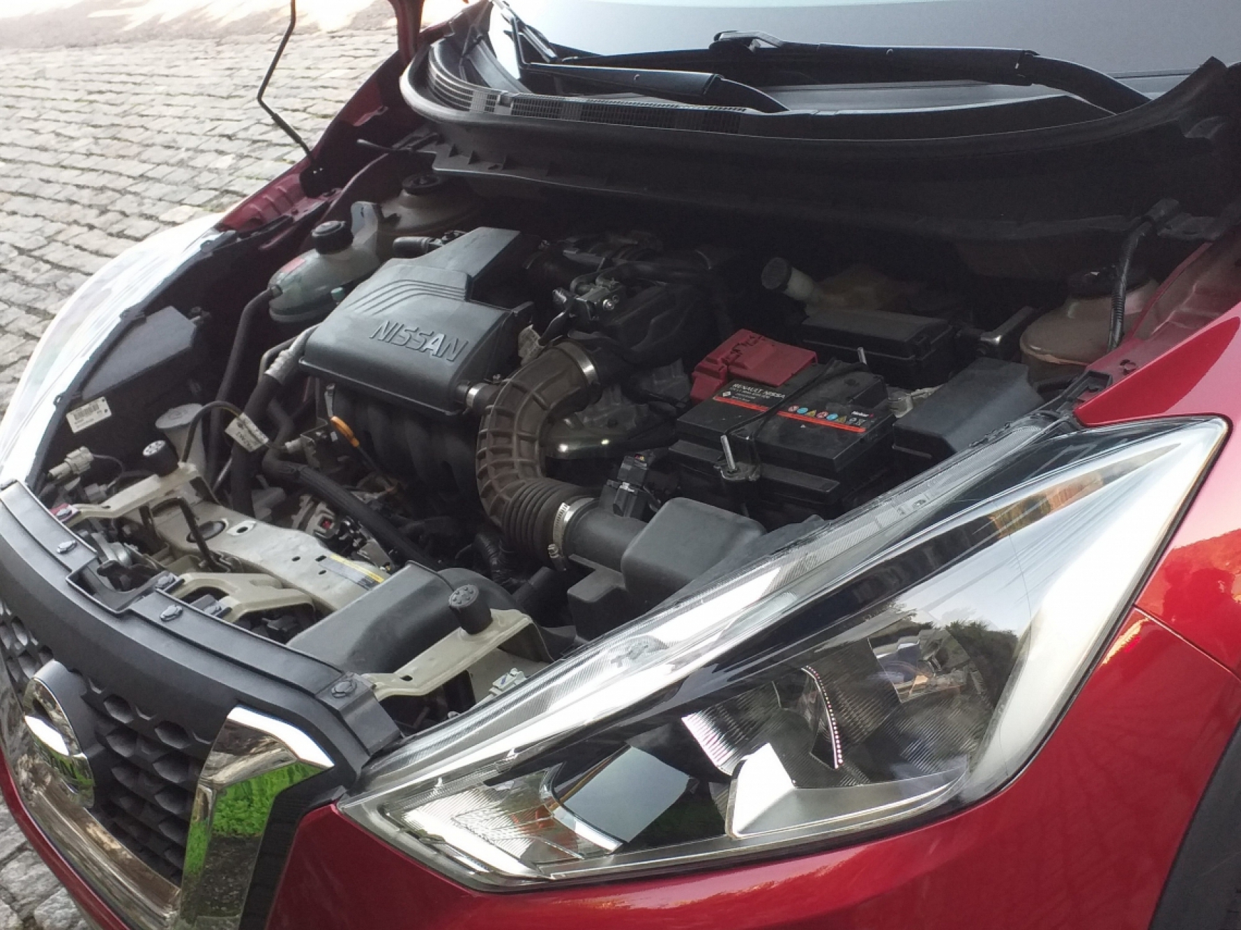 O motor é um 1.6 bicombustível com transmissão automática CVT, tração dianteira, direção elétrica e acelerador eletrônico Macaque in the trees